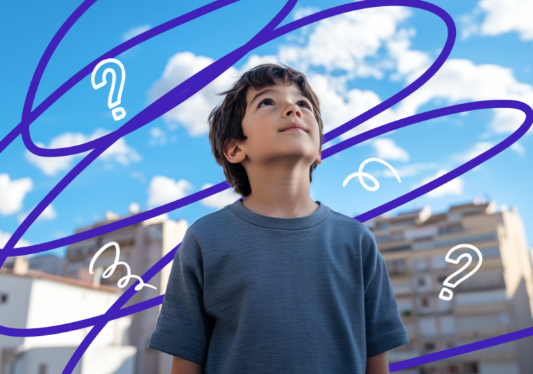 ما سبب ظهور السماء باللون الأزرق؟ أجب على سؤال طفلك