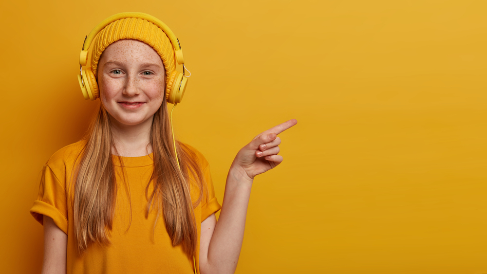 Girl in yellow pointing a finger