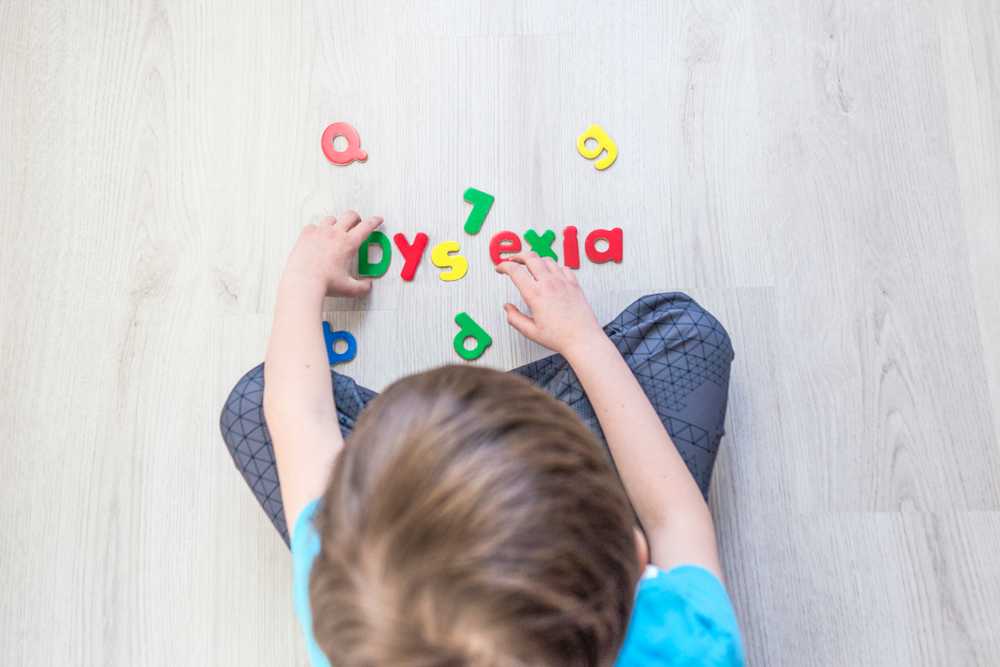 Child with dyslexia: 5 tips to help your struggling reader