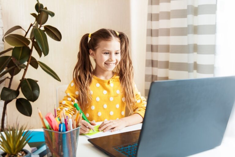 Jaké jsou rozdíly v typech studia angličtiny v Česku