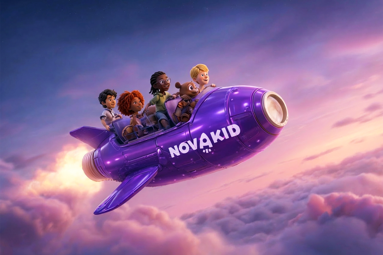 ילדים ודובי טסים בחללית של נובאקיד