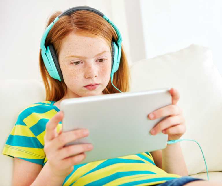 “Accendi quel tablet!” Quando lo screen time fa bene ai bambini