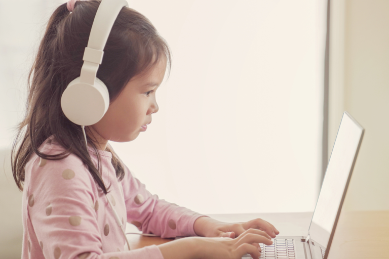 英語学習の新しい時代: オンライン スクールが限界を押し上げる